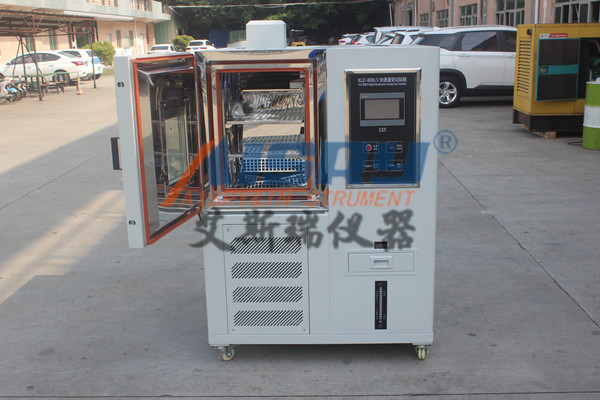 快速溫變?cè)囼?yàn)機(jī).JPG